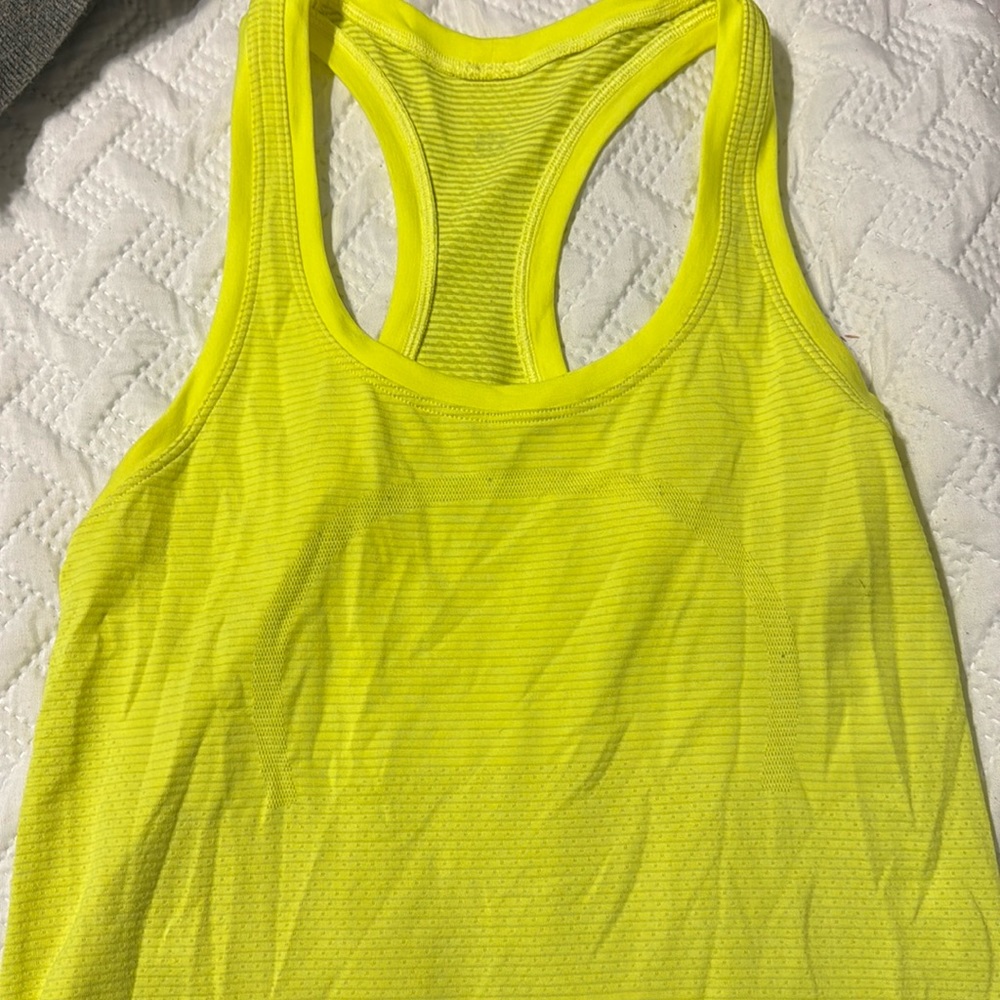 Lululemon Size 4 short racerback tank